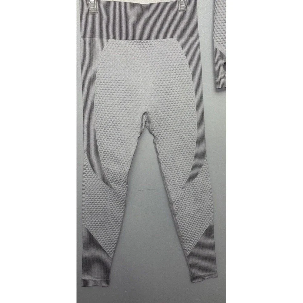 Daisy . Gray Women’s Active Wear Legging set Size Small.